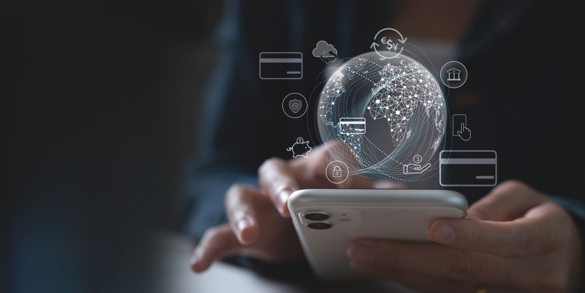 كرة أرضية هولوغرافية مع أيقونات ترمز إلى شبكة مدفوعات عالمية حديثة ومعاملات رقمية سلسة.