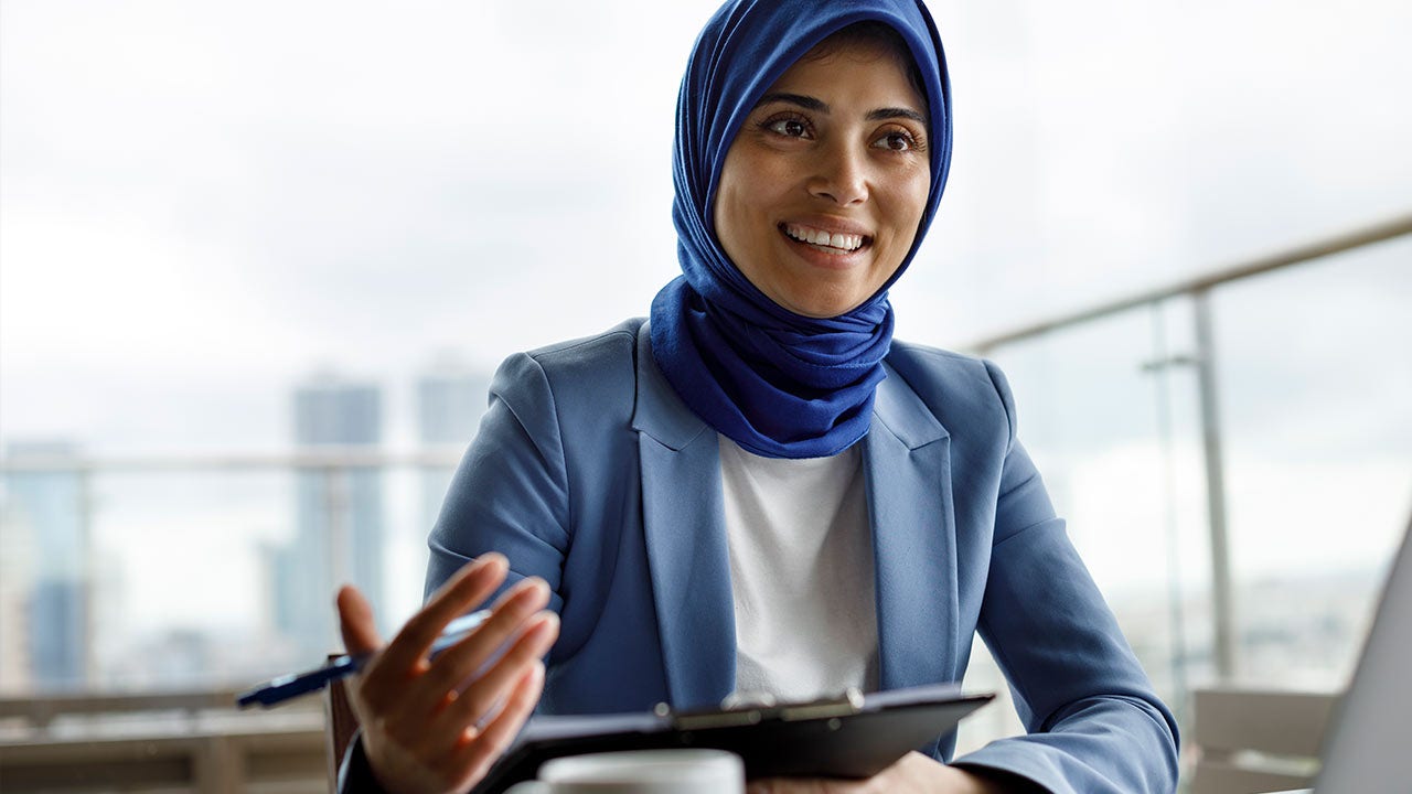 Femme lors d’une réunion d’affaires.
