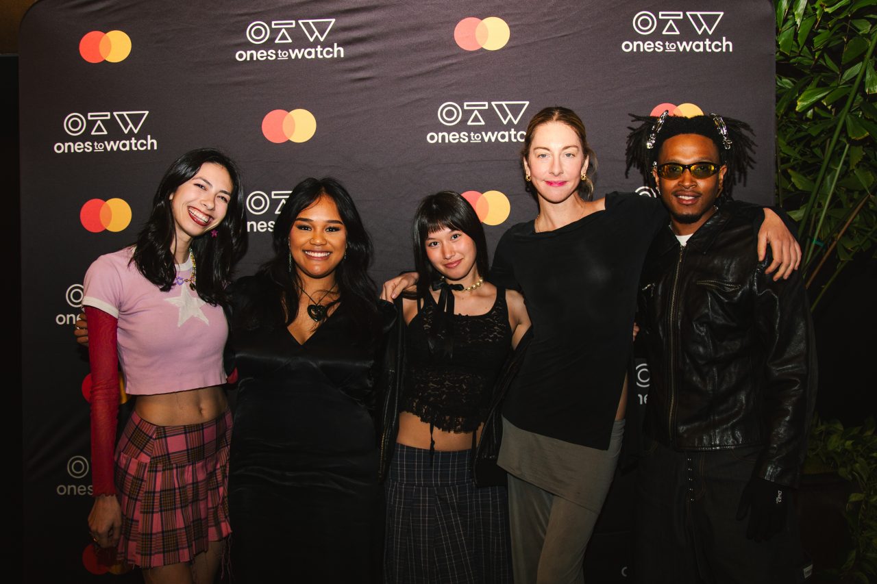 Brooke Alexx, JANAYAH, Juliet Ivy, Este Haim et Asha Imuno lors de l'événement de lancement de la deuxième saison du Mastercard Artist Accelerator à Los Angeles.